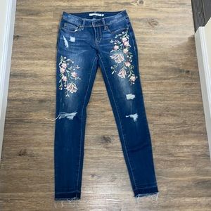 Skinny jeans with flowers
